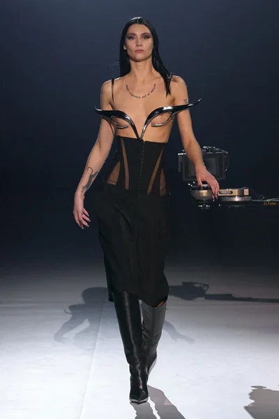 Look 3